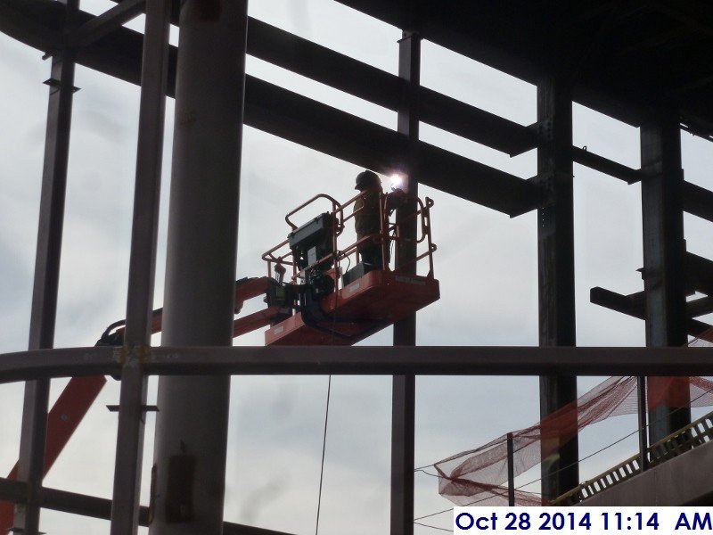 Continued welding the remaining tube steels at the top of the main steel column Facing South(800x600)